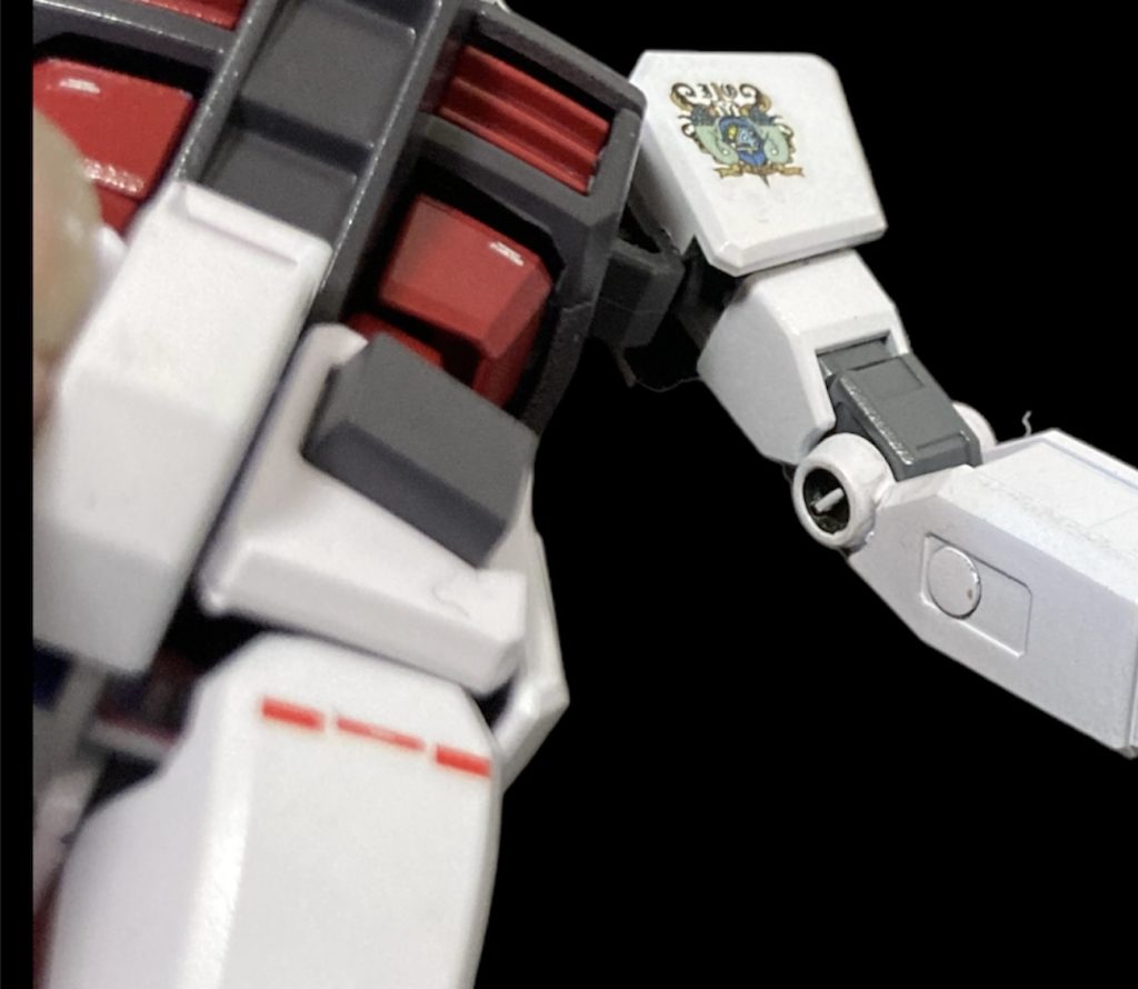 腕の内側は余ったランナーを埋めて削っただけ