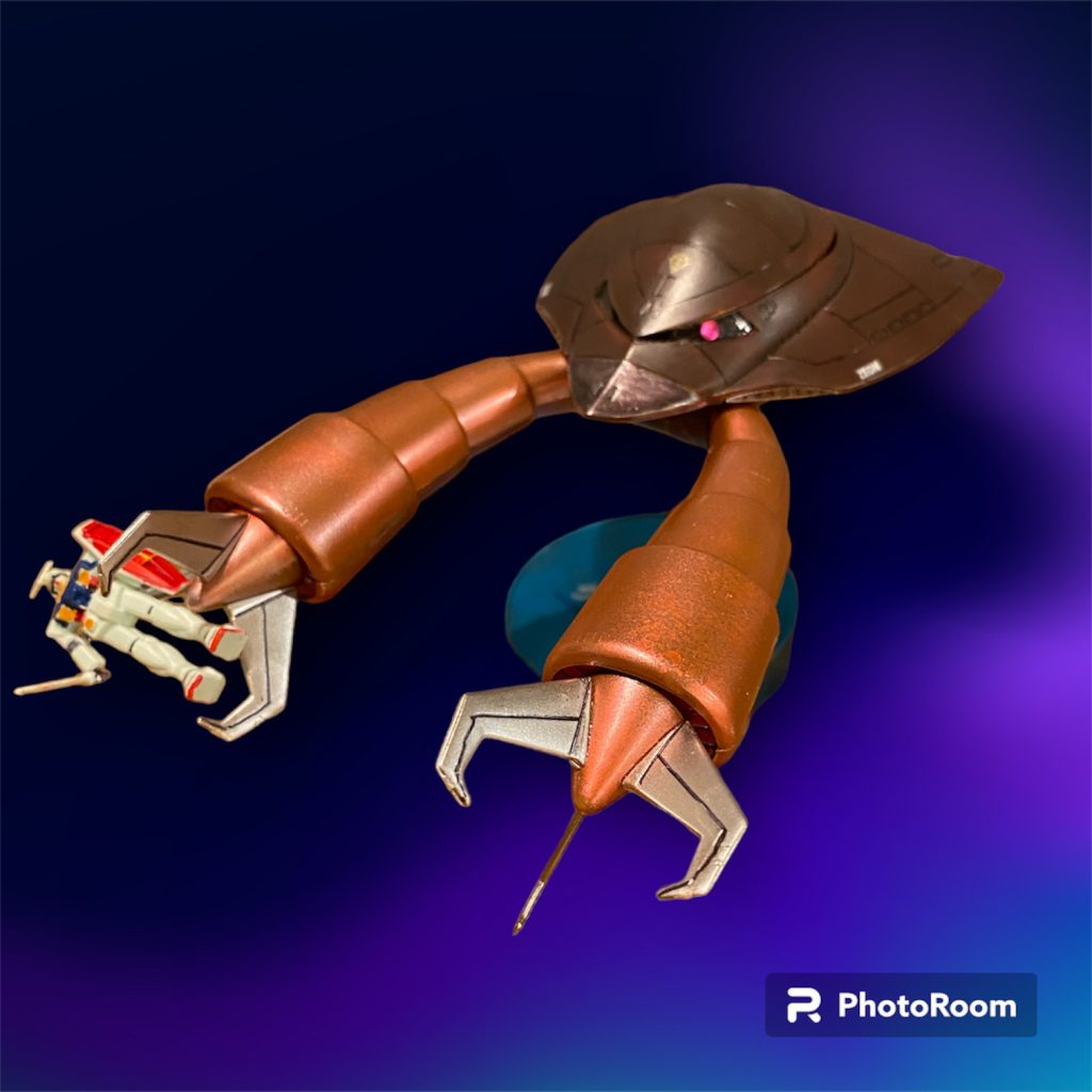 情景模型に付いてたガンダムと。1/550サイズはデカい。