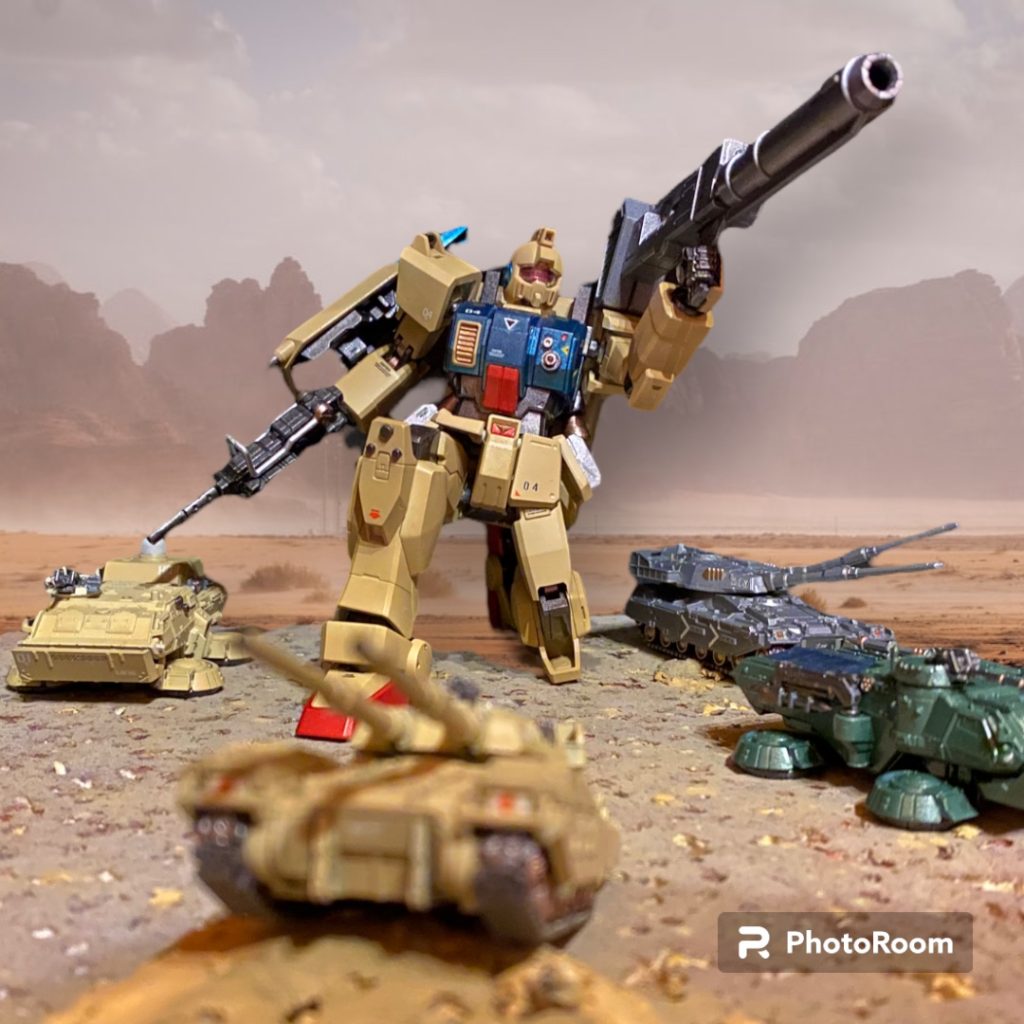 MSの絶対的数不足を補う為か、既存の61式戦車5型や、ホバー移動式の装甲指揮車と共に前線に投入されていた様子が見られている。