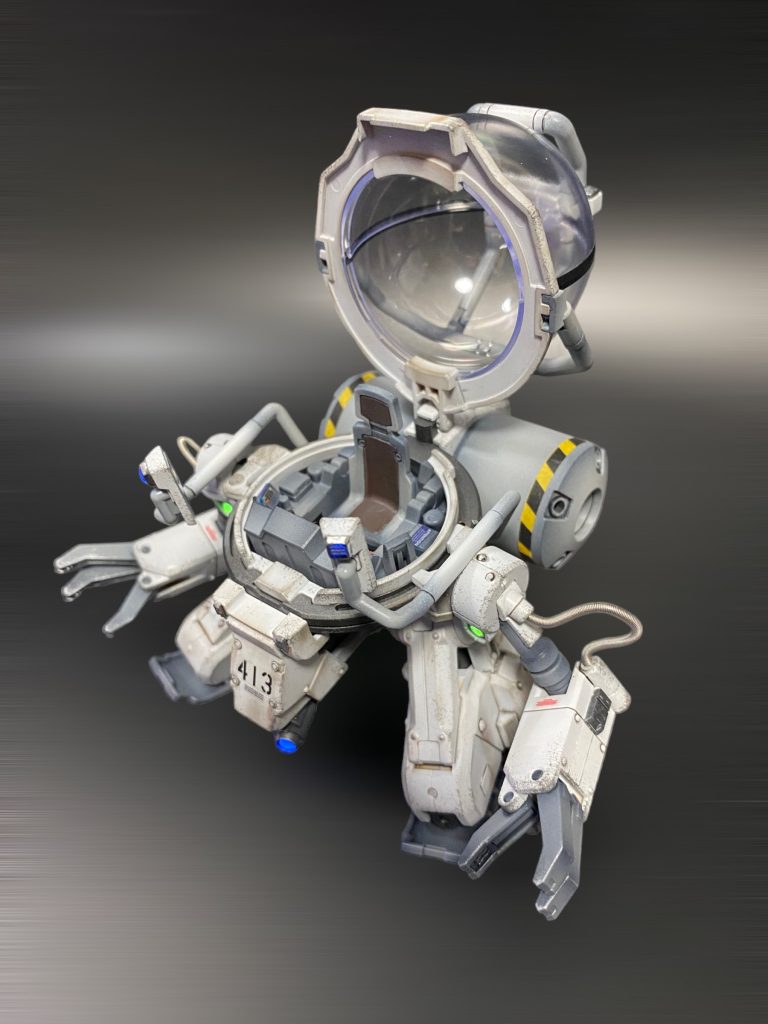 本来は宇宙空間での作業用ポッドという事なので、機密性は充分だし、初見の「水中用?」の印象そのままにしました。かと言って別に手を加えてはいません。