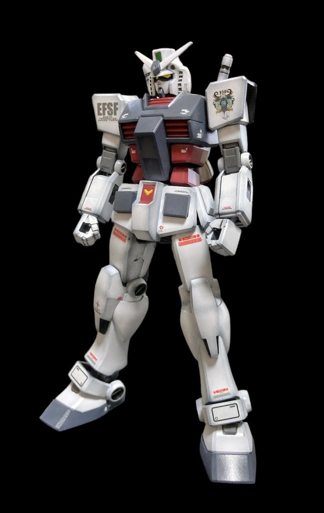 全身グラデーション塗装を施しましたが、青赤部分はわかりづらい。デカールは余り物の中から似たような物をチョイス。