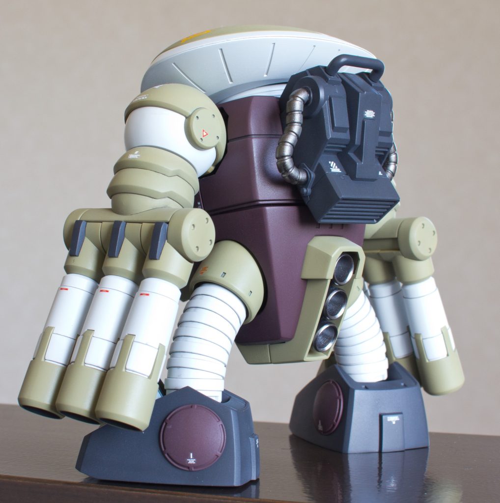 脚部ジャバラは全ての接合部を0.1㍉のタガネで彫ったんですがこれが地味に面倒くさいわヨレるわでやらない方がよかったかも😆また胴体の合いがかなり悪く相当削った記憶が。。かなりストレスでしたね〜バックパックのパイプはハードプラで妙な切れ込みとかなくて。。個人的にはこっちの方が好きです