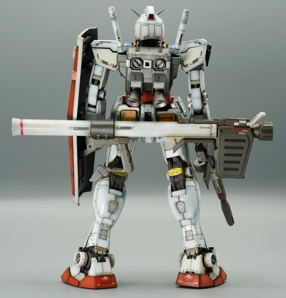 動かすとパーツがポロポロ取れます。特に小指が取れまくりです。シールドの保持力も弱いのでネオジム磁石で固定出来るようにしています。