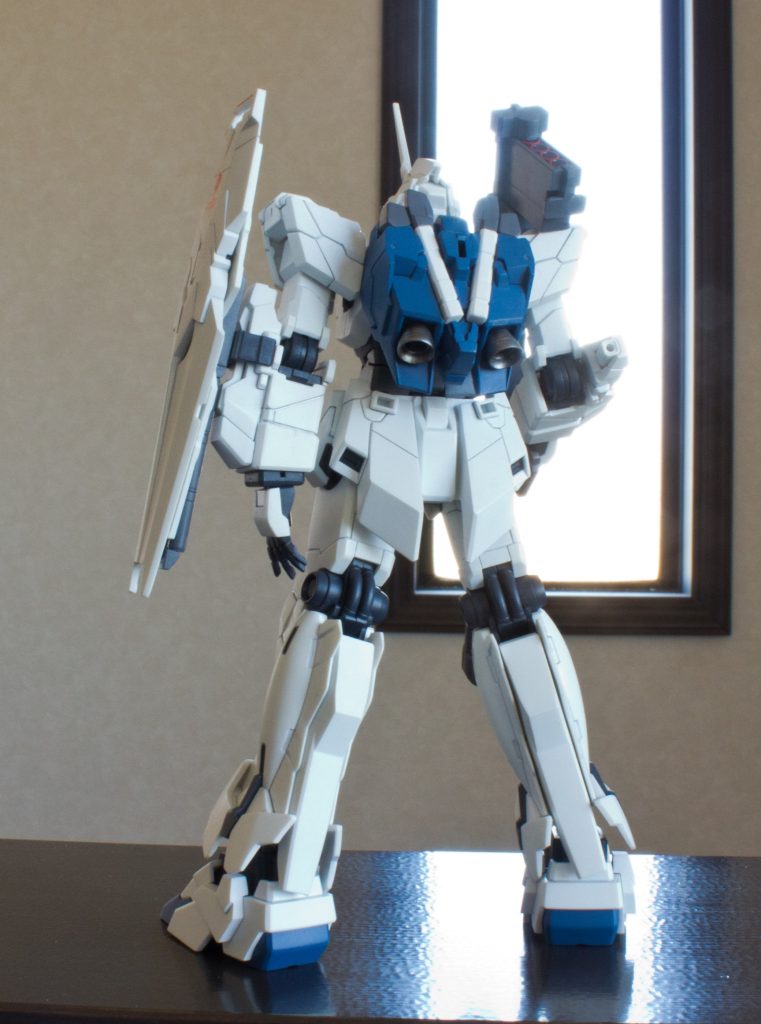 工作としてはゲート処理、合わせ目消しくらいしかしてませんし、基本塗装後も墨入れ程度です。白なんで墨入れは黒だとメリハリつきすぎるだろうとグレーにしたんですが物足りず、以降今も「黒」一択でやっとります(笑)