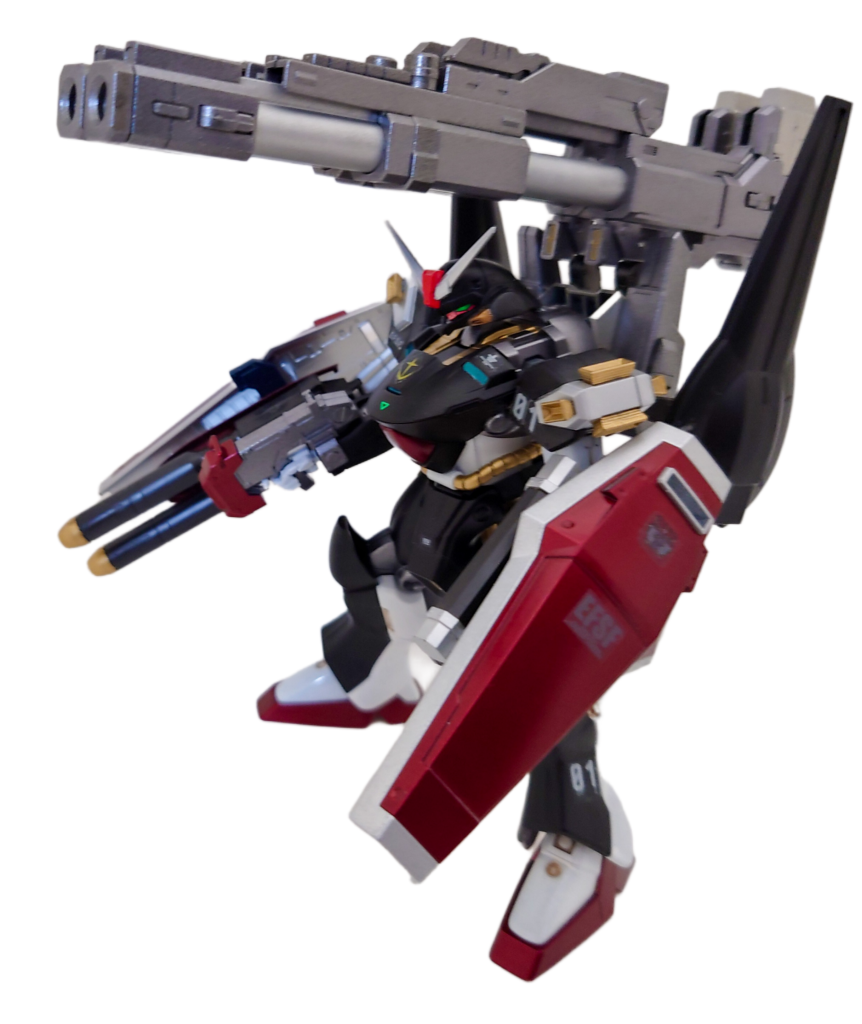 貰ったジャンクパーツもどれがどの機体のパーツかいまいち分かってないものもありますが、上手く形になったかなと思います。特に背中に装着したバズーカが1番のお気に入りなのですが、こんなバズーカ見たこと無くて、どの機体の武器なのか謎のままです。追記:バズーカの正体がわかりました！サンダーボルト版のフルアーマーガンダムのハイパーバズーカ（プレミアムバンダイ産）でした。教えて下さった1号参上！さんありがとうございました。