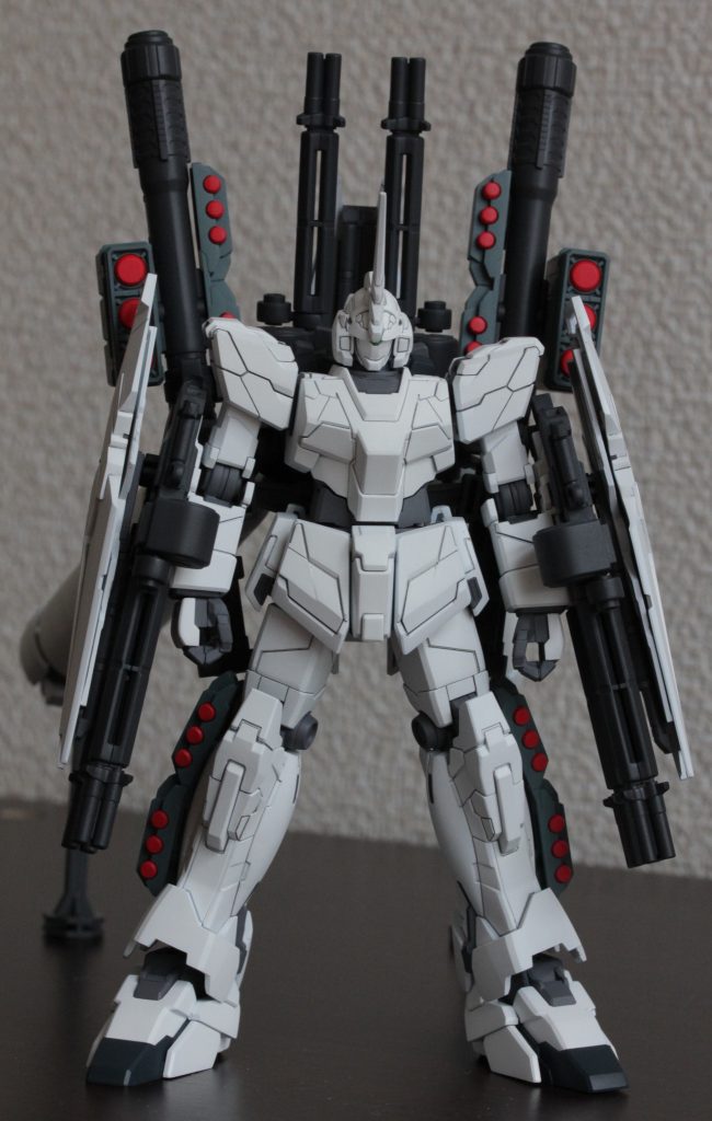 EP6ラスト(だったよな💦)、オットー艦長の名演説と共に、ネェル・アーガマのカタパルト上で出撃準備をする本機、「決意」を内に秘めたその凛とした佇まいが堪らなく好きで、フルアーマーはユニコーンモードの方が好きです(笑)