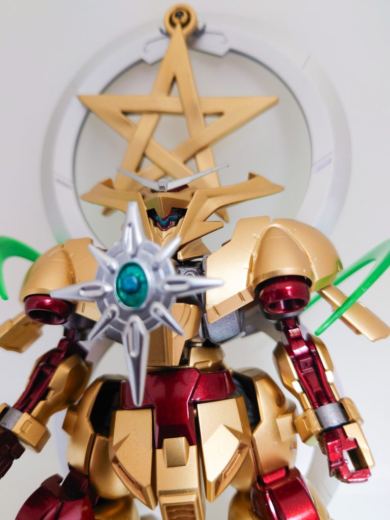 背中の五芒星と胸の星が特徴です。