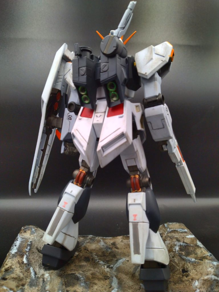 シールド、脚部、骨格にもワンポイント塗装♪