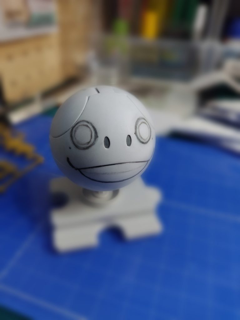 いけそうと判断して線をクッキリと。。はみ出したところはヤスリをかけて修正。。極細スミ入れペンを使用。。