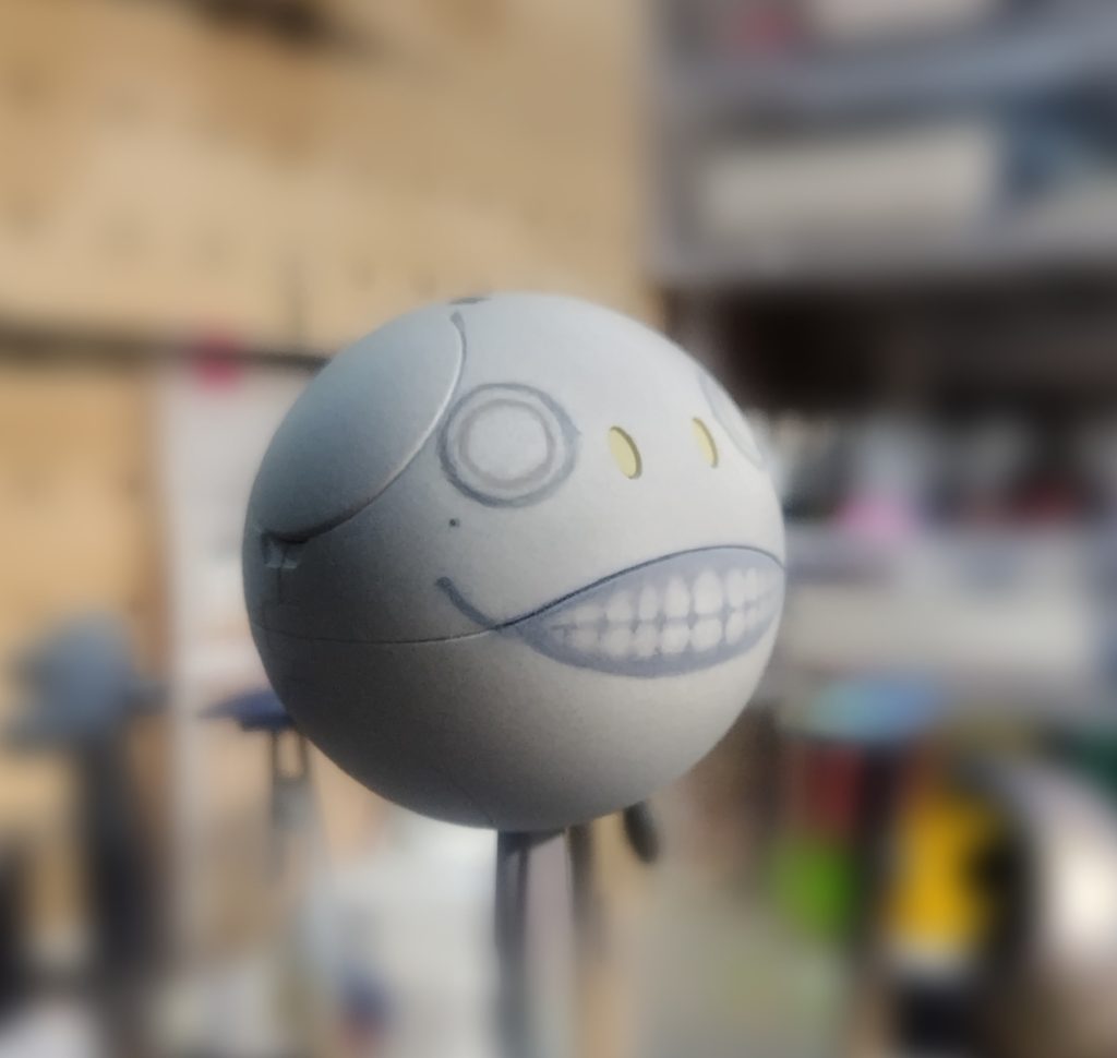 下書きが消えないように エアブラシで本体の色を進めては下書きをなぞる作業を数回繰り返し。。