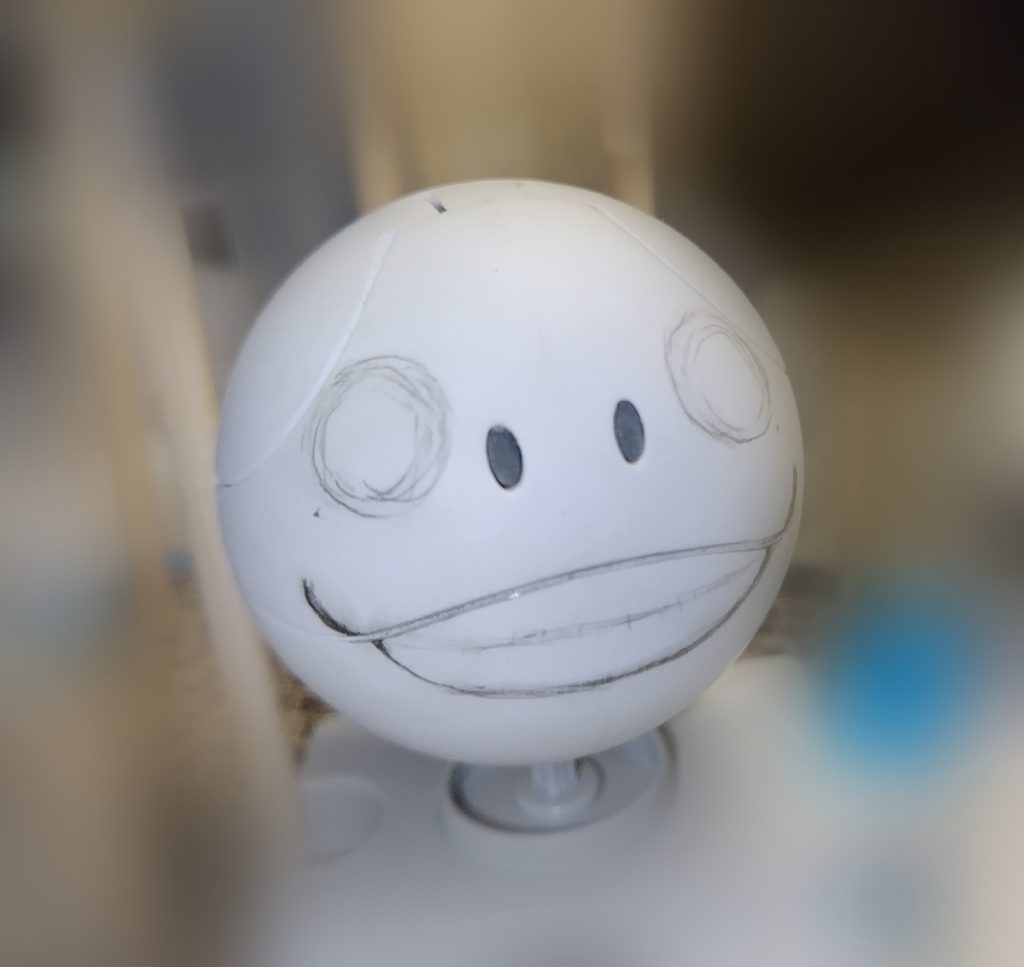 バランスを修正。。(仮)絵心無いうえに曲面に描くので大変です。。ペインティングモデルかは定かではないものの、白いハロのツヤが消えるくらいの表面処理をしてから描き込み。。色鉛筆使用...だったか。。