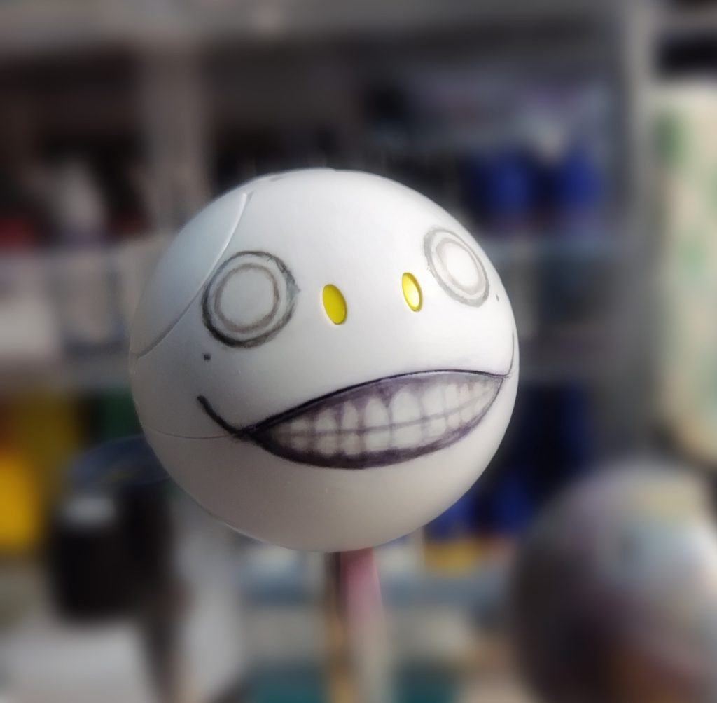 歯を入れたらグッと雰囲気出ました。。(ハロの目が黄色くなったのは、塗装用に中身を換えたため)リアルタッチマーカーの太細使い分け。。