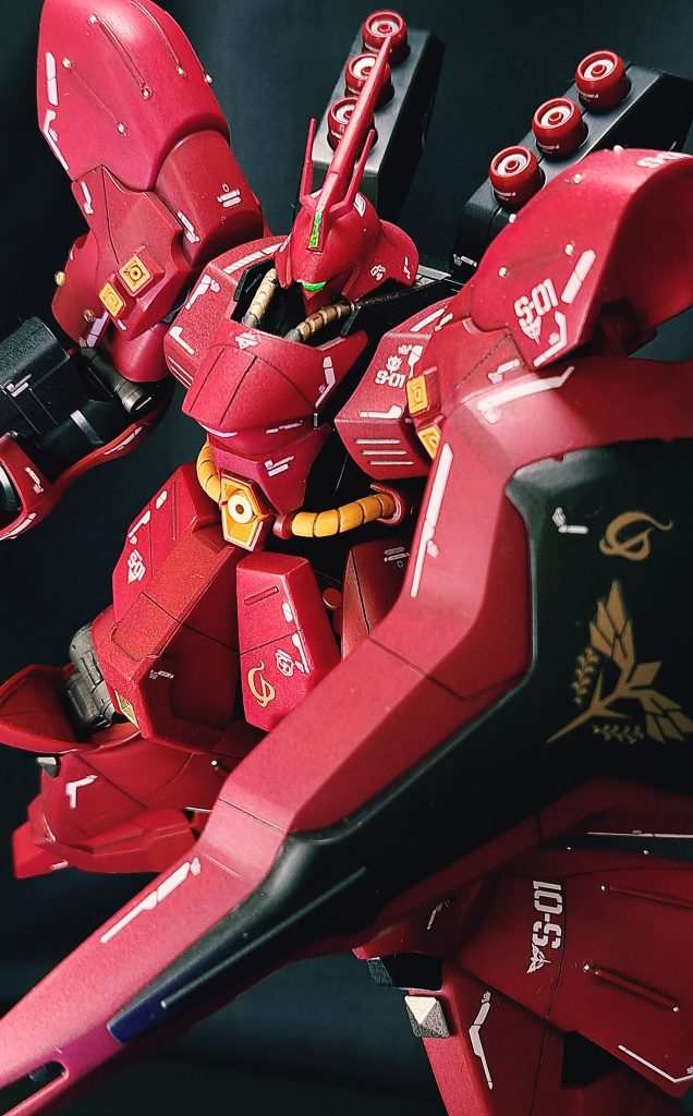 デカールはRGサザビー用のものをそのまま使いました。RGやMGに負けない情報量にしよう意識して作った結果、結局RG用のデカールに頼るという体たらく…。カッコよくなればよかろうなのだ!