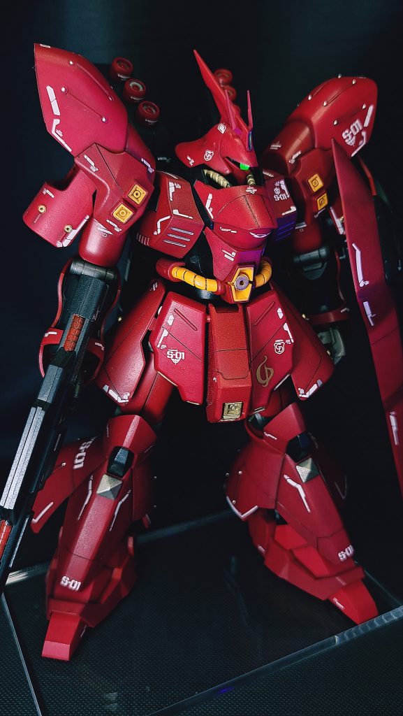 ディテールアップはビーズの埋め込みをいつも以上にやりました。ネオ・ジオンの総帥が乗る機体なので、迫力を出したかったのです。スジボリや面出しも頑張りました。