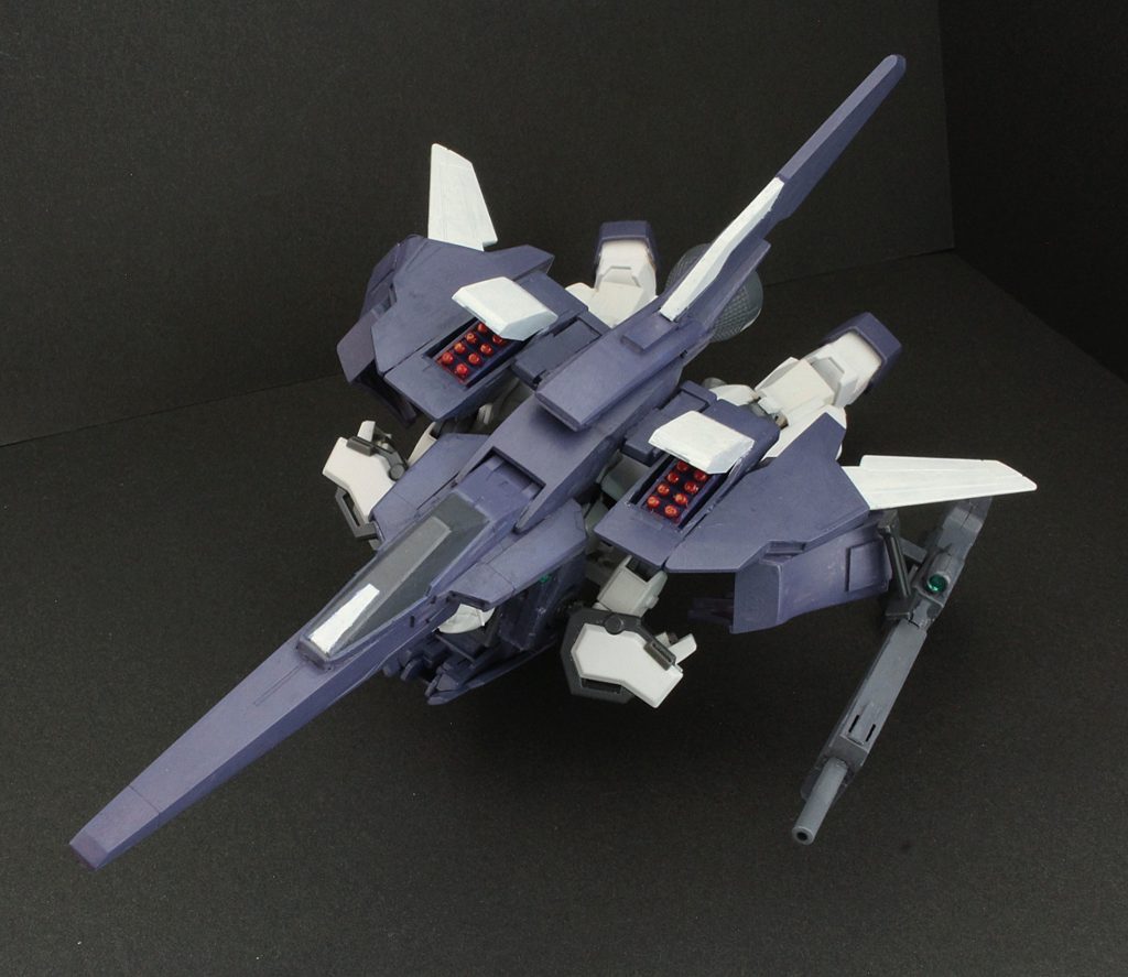 宇宙空間の航行での機体エネルギーの効率化の為、BWSを参考にした専用BWSを用意されている。分離後にはBWSは放棄されるが、背部に装備されている制御スラスターは装備されたままでいる。 BWSにはミサイル・ランチャーが内蔵されている。