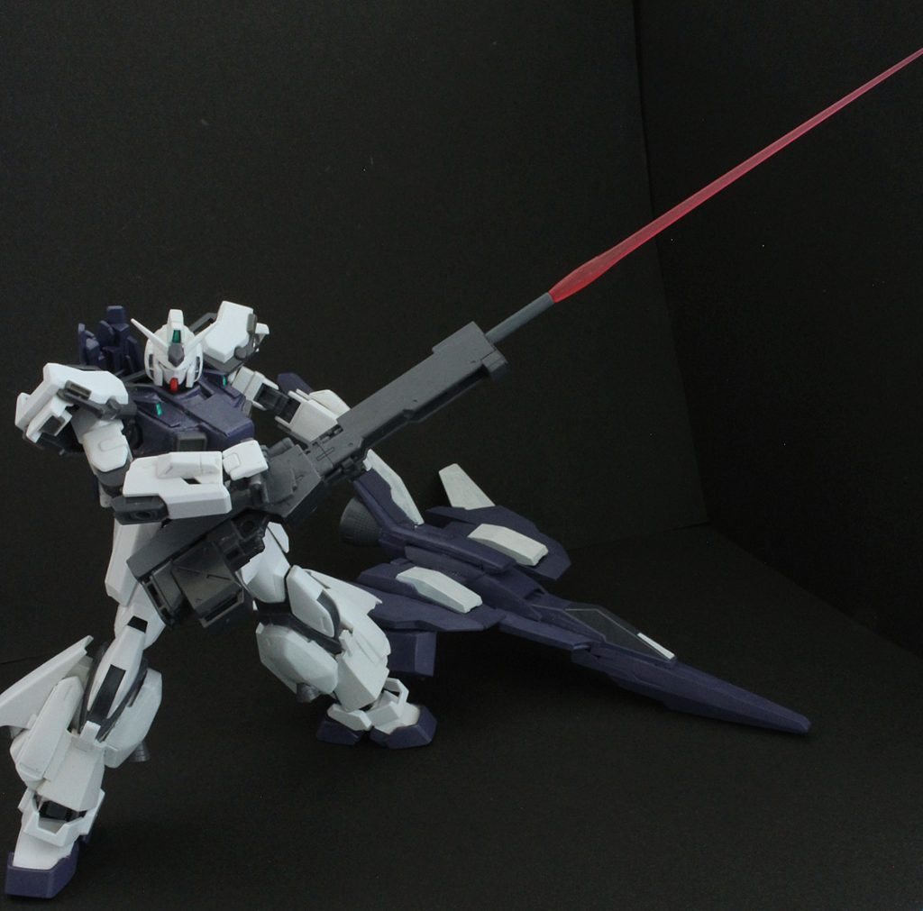 BWS装備時には、武装として、ロング・ビーム・ライフルが用意されており、ライフルには、ビーム・サーベルが内蔵されている。 背部スラスターには、ビーム・サーベルが装備されている。