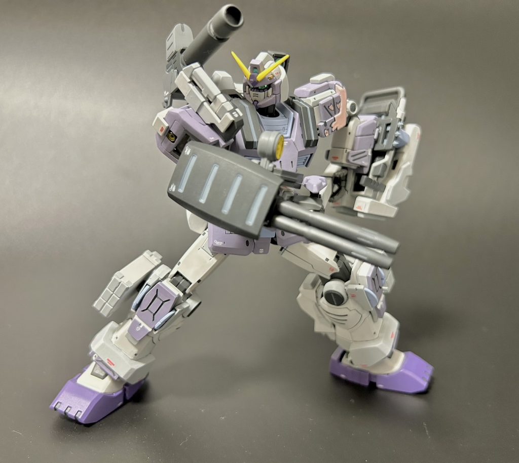 可動域が広い為、フカサクの抜刀も可能です。原作では登場シーンが全て宇宙でしたが、地上で腰を落として抜刀するポーズも中々映えます。