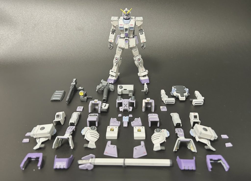 アーマーを外した状態です。フルアーマーガンダムのスライドを活かした部分もありますが、基本的にはネオジム磁石で固定しており、着脱もスムーズに行う事が出来ます。