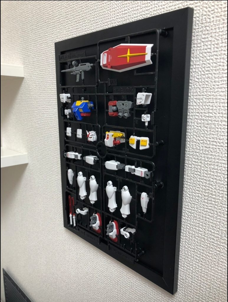 色々な額縁に入れて飾ったりリメイクシートなので背面を変える事でガラリと印象が変わります😊