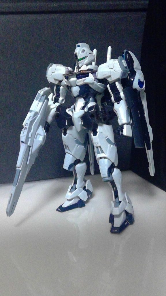 　ヴァナディース事変が起こらなかった世界線。ヴァナディース機関が開発・発表した新型ルブリスを、宇宙議会連合の要請を受けたオックスアース本社がパイロット共々強制的に接収し、解析の後に開発した。従来のルブリスより安全性を大きく高めつつ、扱い易さの向上とコストダウンも図られている。