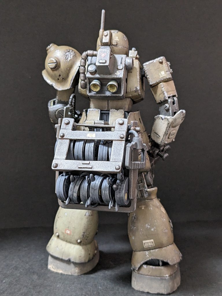 【背面】破壊工作用にチェーンマインを装備。最前線にトレーラーを乗り付けるわけにもいかないので、ラックを自作しました。