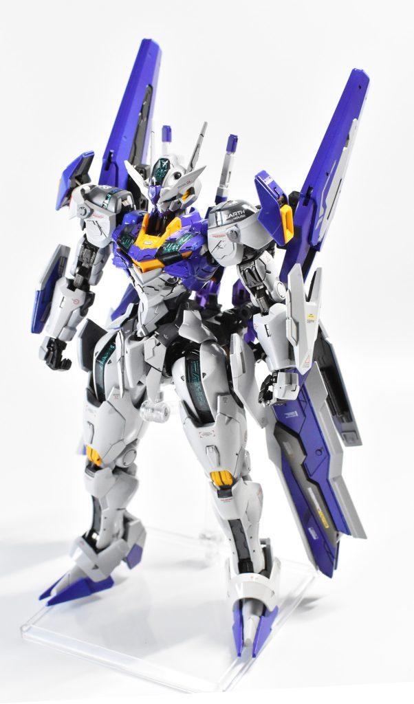 ◆合体モードシールドを分解して各部位に装着した形態。都合上、一部のビットステイブは取り付けられなくなっています。