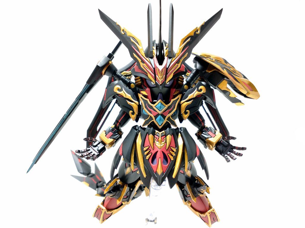 ラスボス感のある『禍々しさ』、『異形さ』をカラーリングとミキシングで表現しました。背中の棘々しい尻尾は関節を多くして、しなるような動きをつけられるようにしました。