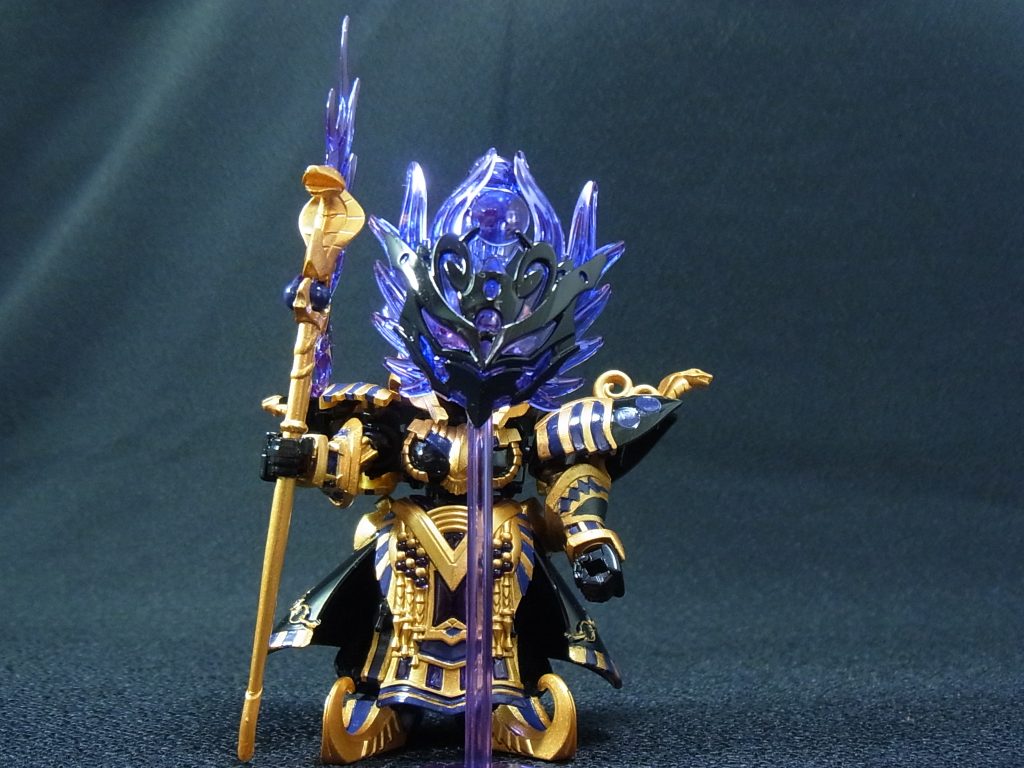 劇中で特徴のあったダークマスクが付属しています。マスクは他の機体にも簡単に被せられるので遊びの幅は広がります。