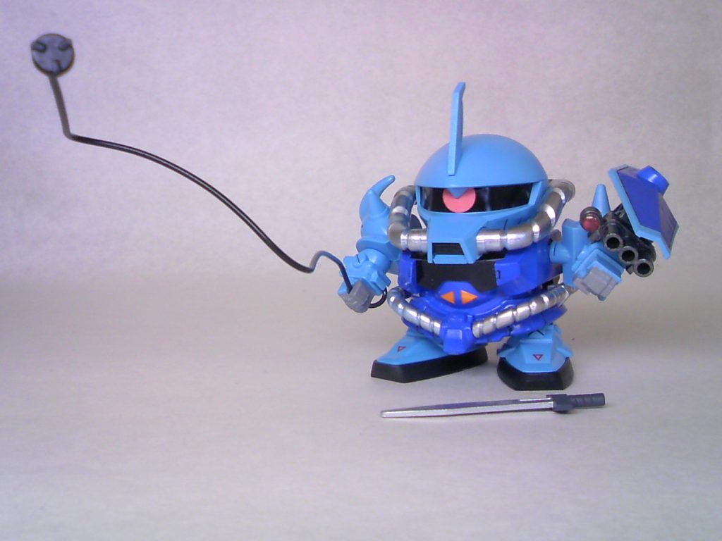 入口に着くと「何!入場料1650円だと・・・!」ガンダムヘッド・コクピット周り特等席は別途3300円か。迷っていると「団体48人様こちらですぅ~」と聞こえてきた。なに!この団体前に入場しなければ大混雑や!「チィー!いっけー!フルバーニアン!」