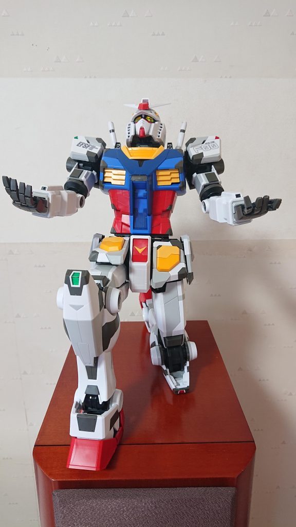 しゃがんで見上げるポーズのこちらは全体を(^-^ゞ