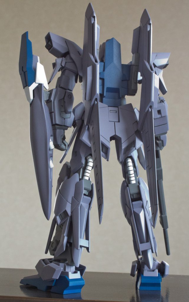 このキットで１番面倒臭かったのがシールド💦ミサイル後ハメ加工もそうですが個人的にどうしてもエッジの厚みが許せなくて頑張ってシャープにしました✨WR形態だともっと目立つんでしょうが、これはMS形態で飾って別途WR形態固定で作ろうと思うもかれこれ7年くらい経ってます😆この機体好きなMSの相当上位にくるしWR形態は全可変MSの中で１番格好いいと思ってるのでHGで両モードと、MGでも作りたいですね❗❗