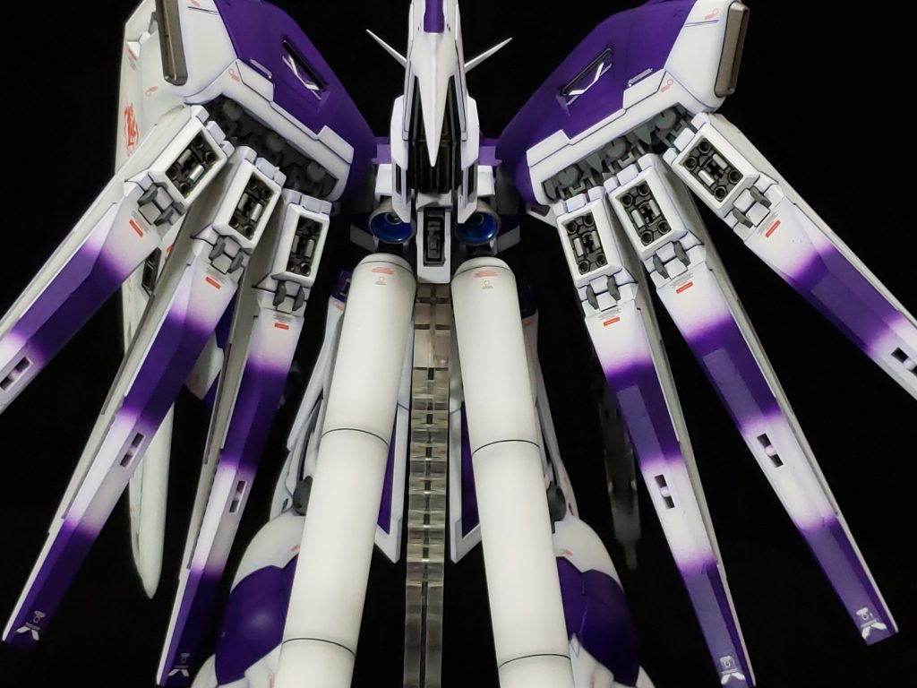 背面。バズーカは外していますが、見応えがあると思います。紫は色の源を調色して作ったクリアーカラーで、各色グラデーション塗装しています。