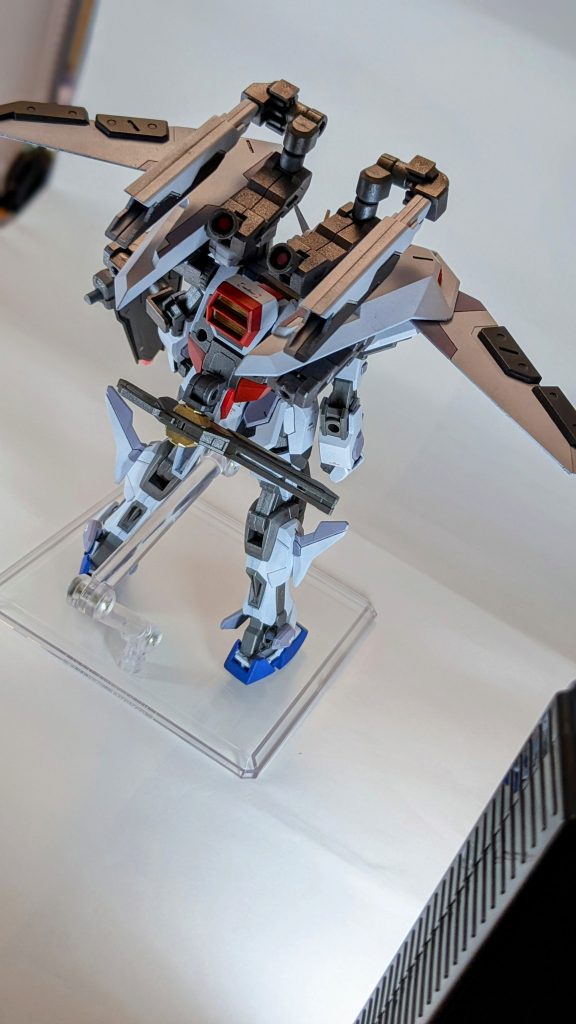 パターン2『バインダーウイングモード』背部のジョイントを使用し、ストライクガンダムのエールストライクパックの様に機動力を重視した運用方法が可能。また、大型ビーム兵器を2門装備している。