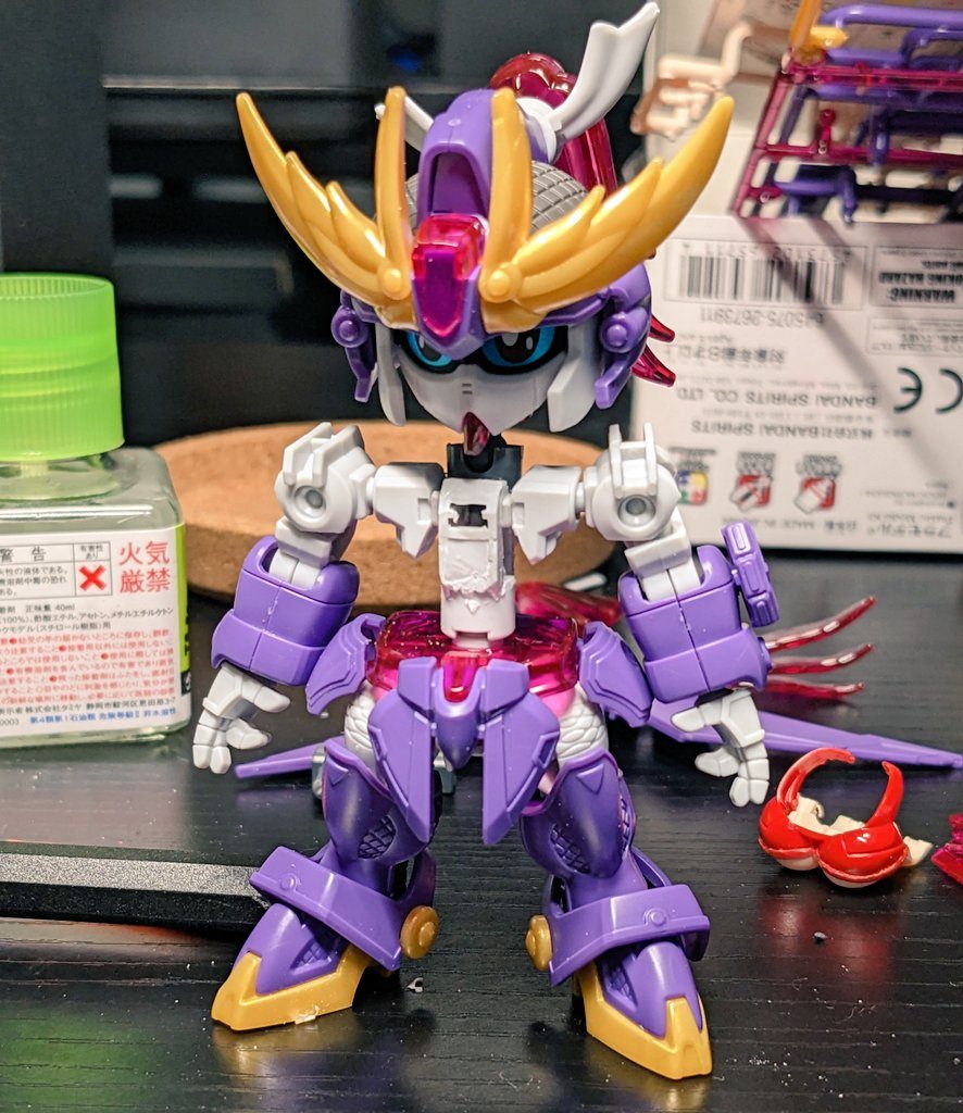 ①フレームの製作　以下を意識して、SDフレームの胴体を刻みます。　・若干胴長　・肩幅を狭く