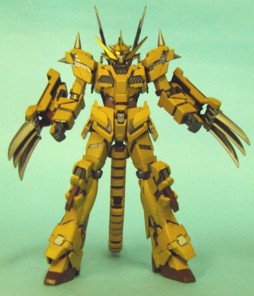 RX-0t ティーガンダムUC90年代後半、MSN-06Sと同様の経緯でアナハイム社から地上のジオン残党へと極秘譲渡された試作MSを、現地スタッフが偽装・改修した機体。ベースとなったのは開発過程でモードチェンジ機構検証のため製造されたRX-0のプロトタイプに当たる機体であり、サイコフレームこそ搭載されていないものの、一般兵が操縦可能なMSとしては当時トップクラスの性能を備えていたと言われる。なお、ビーム兵装を排した近接戦闘特化型の機体仕様や虎を模したと思しき外装は、改修担当技師の個人的な趣味によるものだという説が有力である。