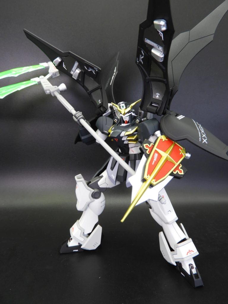 全塗装して、デカールはMGデスサイズヘルの余り物や市販のものを使用しました。