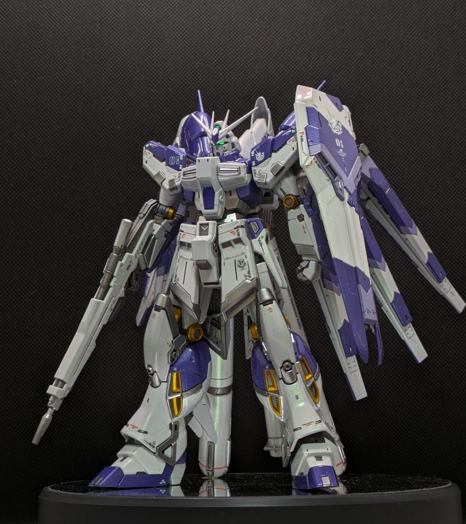 外装の白は好きなグランプリホワイトに、ステラパールホワイトを上吹したあとクリアーでコートしてます。濃い紫はステラパープルにシアンを調色し、クリアーでコート。薄い紫はステラスカイブルーにマゼンタを調色し、クリアーでコート。外装のパール感は全てリンプラコラボ塗料のステラシリーズのおかげです。