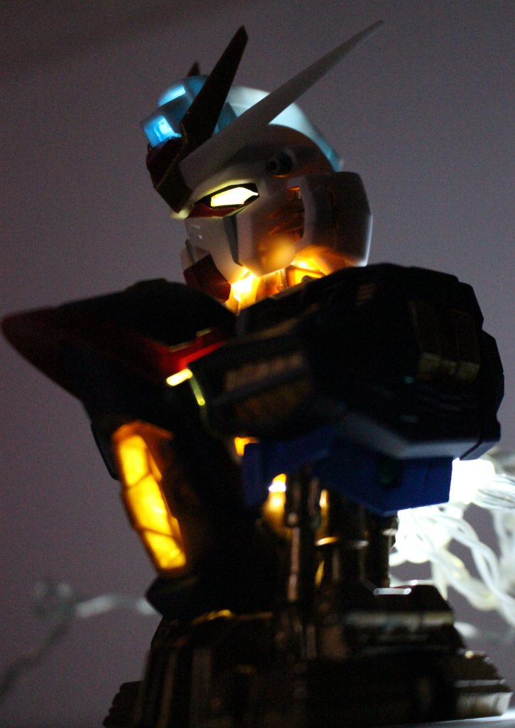 部屋を暗くして