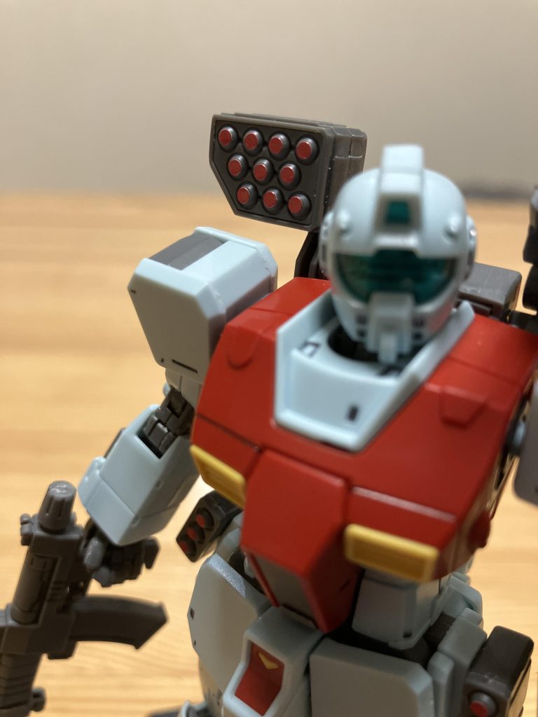 ウソだろオって思ったのはミサイルポッドの部分のパーツです。シール…計26枚コツコツ貼りました。シール(なのに)結構似合ってます!