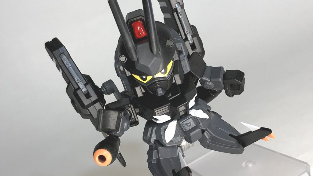 腕部にプチッガイの腕を取り付けました正面に向けて腕部砲のようにも見せれます!(このあとの変形にも一役買ってくれます)