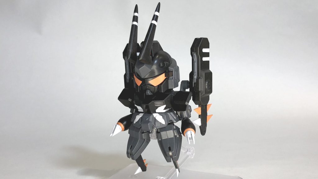 変形「エクスレッグ」形態SGガンダムオリジナルパーツのバイザーを取り付けバイザー上にエクスレッグの目の形を塗装したのでガンダムフェイスから一変!ワルカッコいい表情に!!