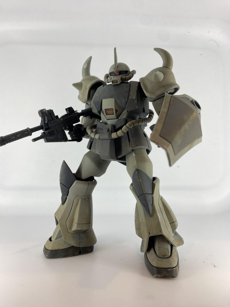 ゲーム本編では初盤~中盤にル・ローア少尉の乗機として配備される機体でした。本機の特殊な形状をリヴァイブ版グフとオリジン版プロトタイプグフのミキシングで再現しました。