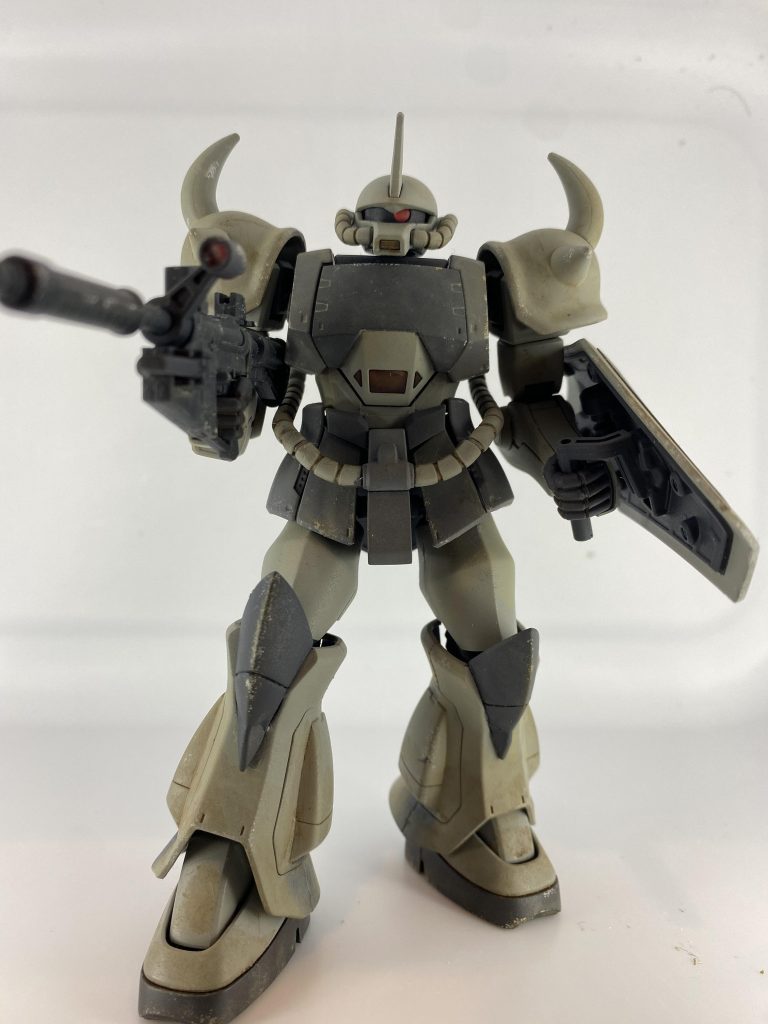 ゲーム本編では、ゆっくり歩きながら周りをキョロキョロ、、、61式戦車に怯え、忙しなくセンサーを切り替えて、、、そしてMSの性能を生かせぬまま死んでいくのです。