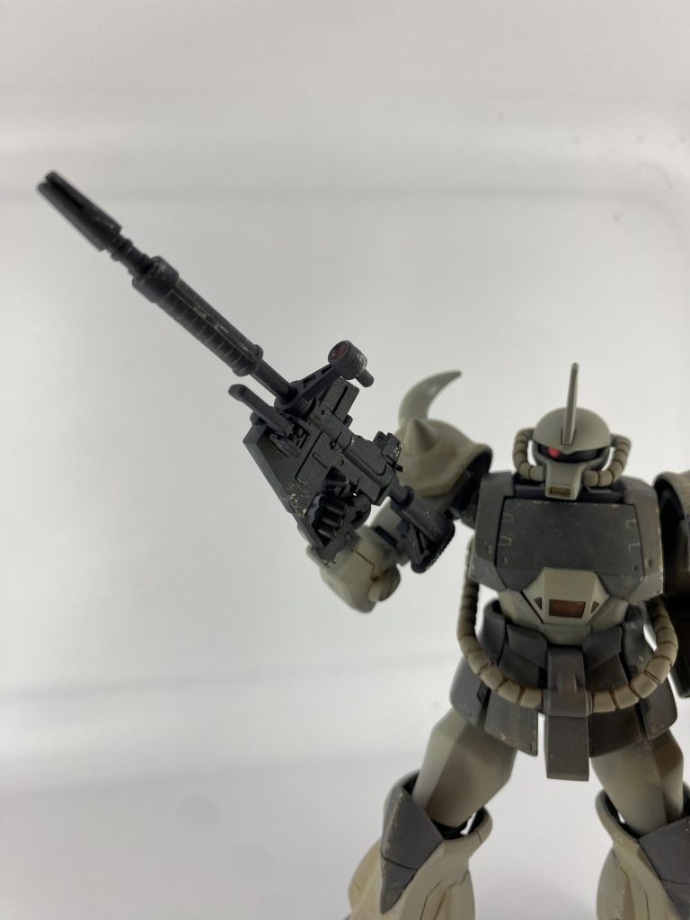 ゲームで装備していた120mmアサルトライフルはシステムウェポンキットのザクマシンガンを使用。ただバレルを延長するのが前後逆だったんですよねぇ・・・また設定どおり、ヒートロッドはオミットしました。