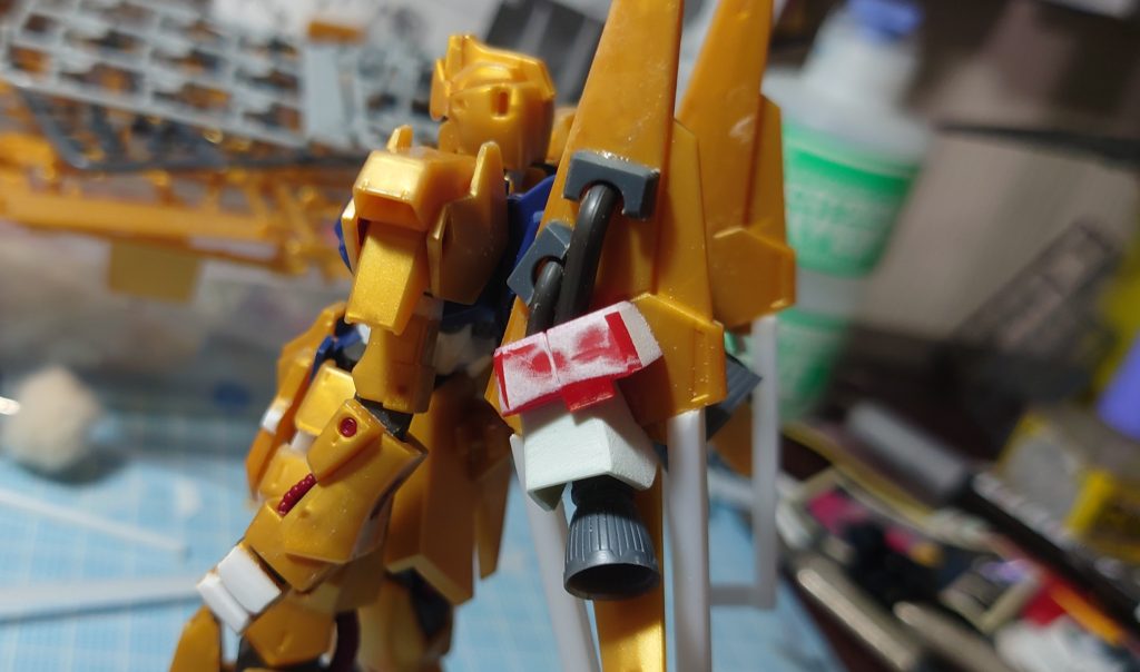 背部バインダーのパイプっぽいパーツはランナーの角っこの丸いとこほぼまんま使ってます。