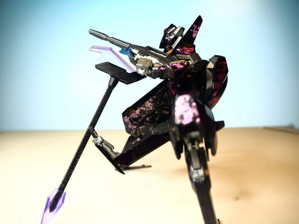 ビームライフルは撮影のちょっと前に掃除してたら床で見つけた物です、そのままでは持ちにくかったのでTR-6用に切り詰めました。