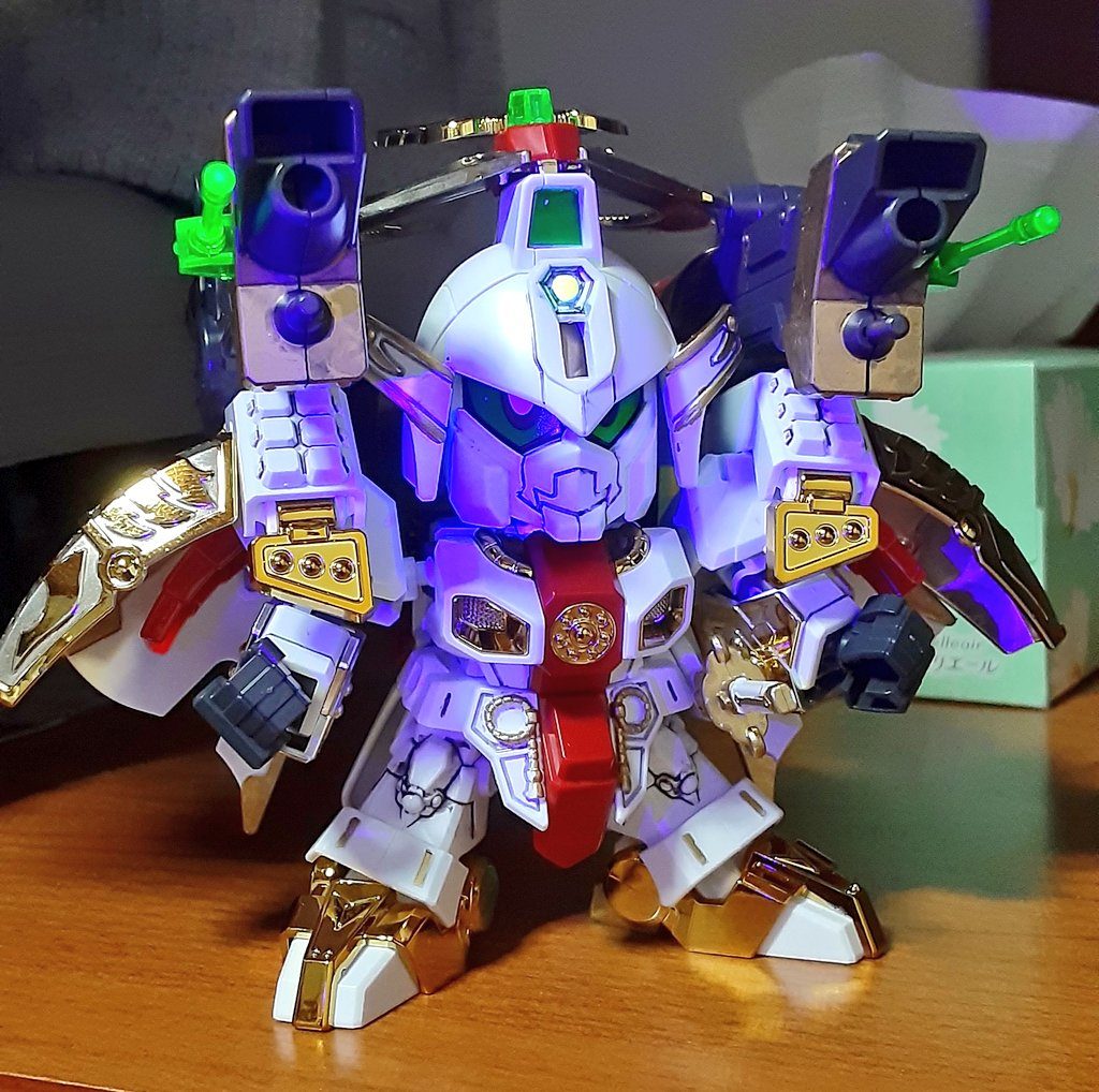 ヘッドバスター発射状態。ヘッドバスター部分を蛍光イエローで塗装。ブラックライトで光らせてます。