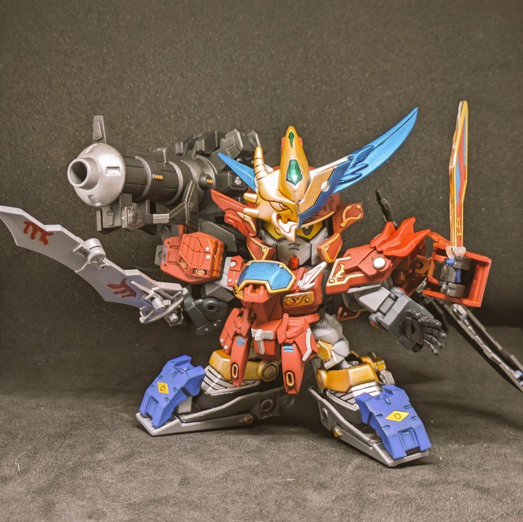 右肩には追尾ミサイル、左肩には隠し腕を内蔵腰後ろには折り畳み式の大型剣、さらに伝説の輝羅鋼を研究し、自ら作り上げた輝羅星刃の伍番刀を持つ光亞静刃のブースターは足に付ける事で悪路や水上での機動力をアップ出来るまた、大筒や忍具は光亞静刃に取り付け可能