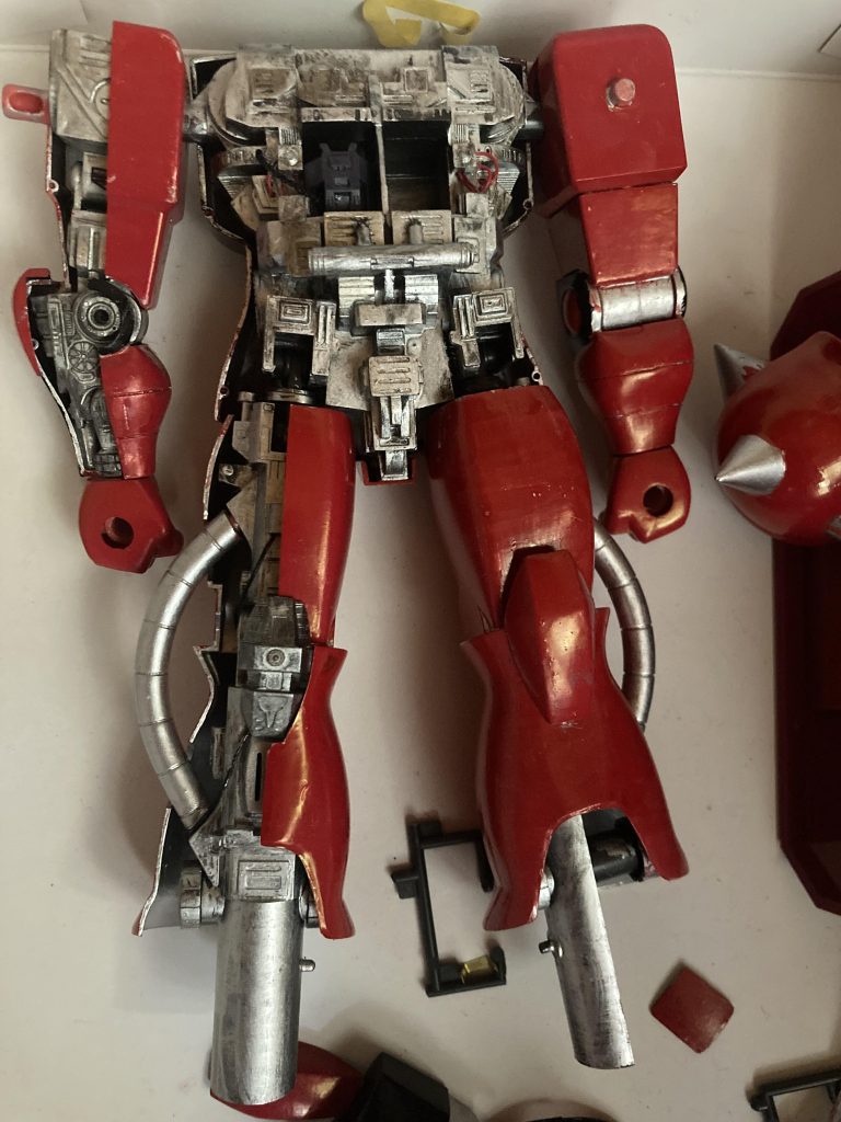 無事自立できるかヒヤヒヤしながらの組み立てでした。