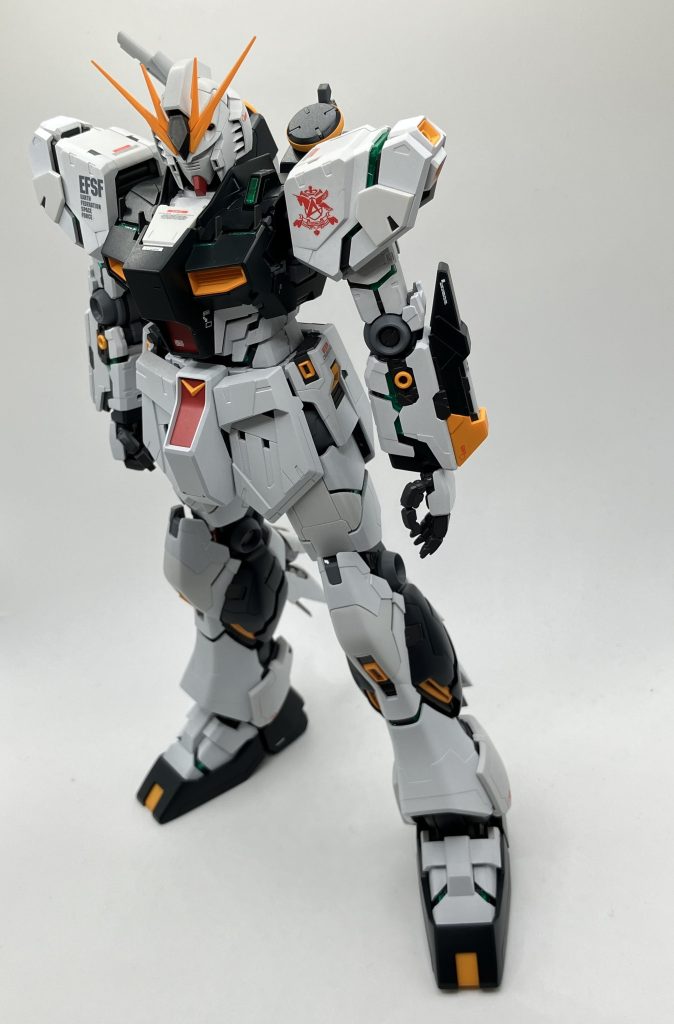 開放モード造形が複雑なキットですので、必要以上にデカールは貼りませんでした。